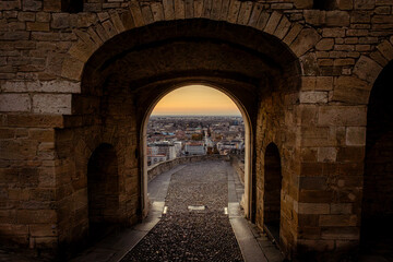 Naklejka premium old stone gate in ilatian city