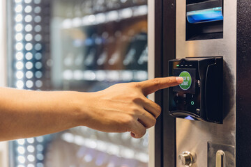 Hand man use of soft drink vending system. Man use drink coin machine at smart office or Public park. People use  Vending Machine, is robotic for the high-quality drink - obrazy, fototapety, plakaty
