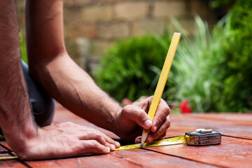 Obraz premium Mensuring and drawing closeup shot