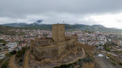 vista aérea del castillo de Alcaudete en la provincia de Jaén, Andalucía