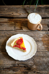 Piece of tart with yellow and red tomatoes.