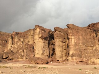 Blocs rocheux dans le d&eacute;sert 