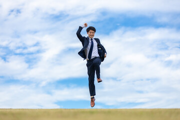 青空にジャンプするビジネスマン　businessman jumping
