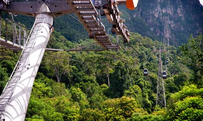 Fotobehang The Langkawi Skybridge cable car on the island of Langkawi, Malaysia © THP Creative