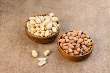 Kacang Tanah Kulit Ari dan Kupas or Peanuts Seeds. 