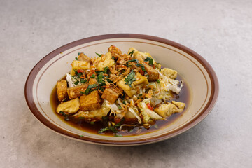 Tahu Guling is Yogyakarta Culinery Food Made From Fried Tofu and Tempeh with Bean Sprouts and Cabbage in Sour Clear Sauce.