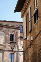 Naklejka premium Citta di Siena, in Toscana, una delle città più belle d'Italia, vie storiche e particolari del centro, con il palio
