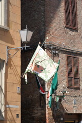Fototapeta na wymiar Citta di Siena, in Toscana, una delle città più belle d'Italia, vie storiche e particolari del centro, con il palio