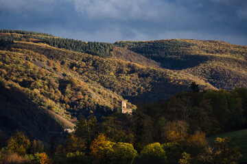 Blick ins Mittelrheintal auf Burg Gutenfels, November 2023