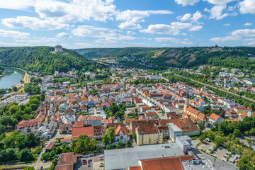 Fototapeta na wymiar Die niederbayerische Kreisstadt Kelheim im Luftbild, Blick auf die Innenstadt um den Ludwigsplatz
