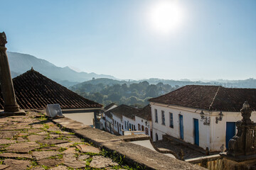 Fototapeta na wymiar Street with colonial houses in the city of Tiradentes in Minas Gerais with mountains in the background