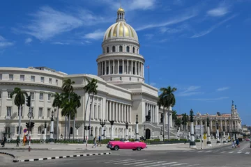 Zelfklevend Fotobehang View at the Capitol of Havana on Cuba © fotoember