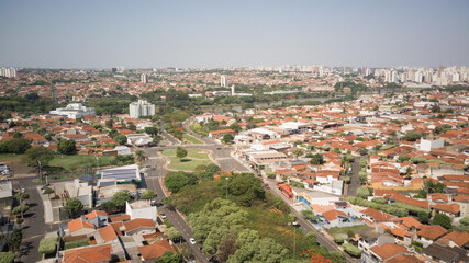 Obraz premium Aerial View of the Municipal Reservoir and Cityscape of São José do Rio Preto, São Paulo, Brazil on a Sunny Day