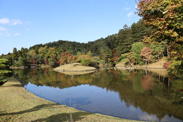 A Japanese garden in autumn : Shuugakuin-rikyu Garden in Kyoto City in Japan 秋の日本庭園：日本の京都市にある修学院離宮