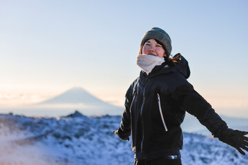Fototapeta na wymiar 間ノ岳山頂から富士山をみる
