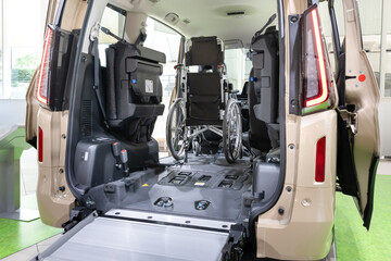 ウェルキャブ　福祉車両　介護車両　車椅子