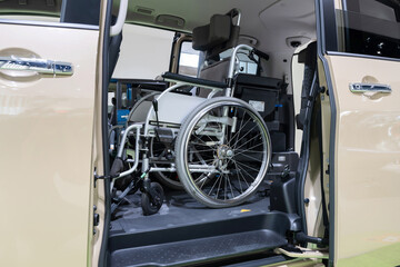 ウェルキャブ　福祉車両　介護車両　車椅子