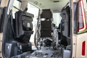 ウェルキャブ　福祉車両　介護車両　車椅子
