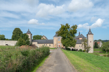 Fototapeta na wymiar chateau ferme falaen en Wallonie Belgique
