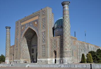 Fototapeta premium SAMARKAND, UZBEKISTAN. ISLAMIC ARCHITECTURE, ISLAMIC ART, UZBEK HERITAGE. MINARETS, MOSQUES, MEDRESAS.