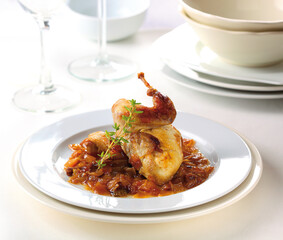 Quail with caramelized onion, traditional dish.