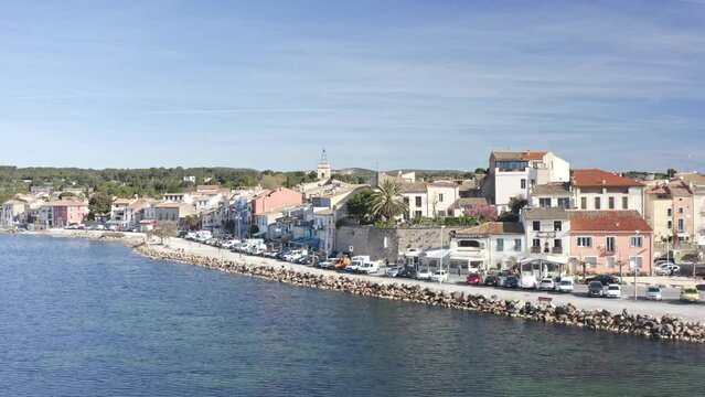 Discover the coastal allure of S&egrave;te and the nearby charming town of Bouzigues in Southern France with 4K footage that captures the historic waterfront and Occitanie's vibrant culture.
Fly over the pri