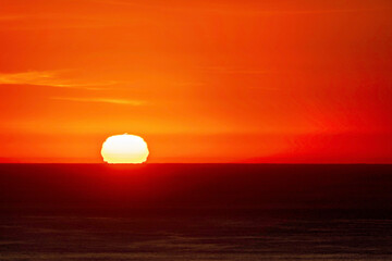 Setting Sun over the water, horizon, see, ocean