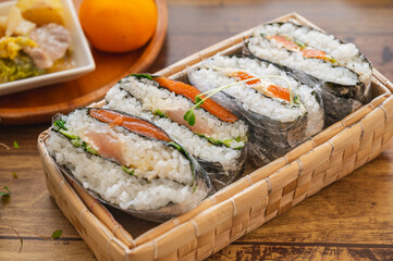 お出かけランチのおにぎらず