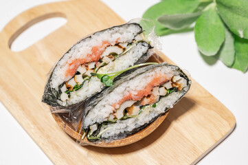 明太子とちくわのおにぎらず