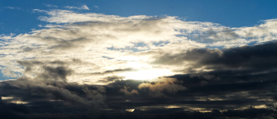 Sonnenuntergang auf dem Feld