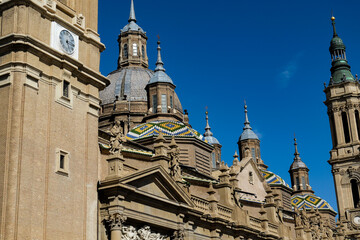 Fototapeta na wymiar Spanish cathedral of El Pilar in Zaragoza