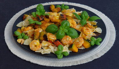 Pasta mit Kürbis und Garnelen