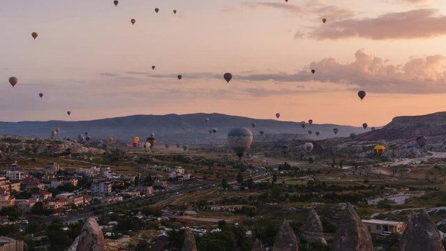 Flying balloons in Cappadocia during sunrise - time lapse video