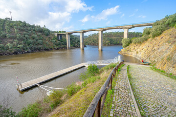 Fototapeta na wymiar road bridge over the Lentiscais river pier in the Beira Baixa region.