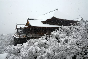 Photo sur Plexiglas Kyoto 雪の清水寺　本堂　京都市東山区