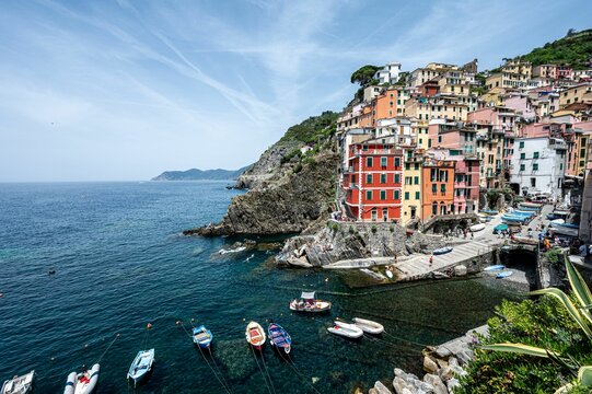 Picturesque view of Manarola village, nestled in the rocky cliffs of Cinque Terre, Liguria, Italy. - Powered by Adobe
