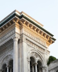 Obraz premium Vertical low angle shot of a cultural building with pillars and carved decorations in Milan