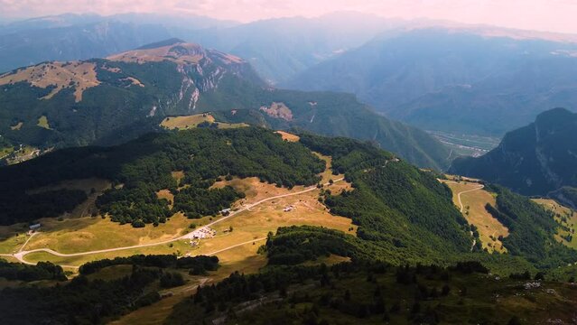 4k shot with the dji mini 2 on top of the monte baldo in italy.