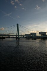 Obraz premium Severin Bridge in Germany, illuminated in the evening against the backdrop of a vibrant cityscape