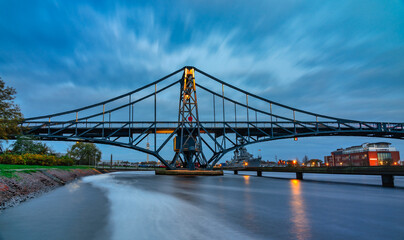 Fototapeta na wymiar Kaiser-Wilhelm-Brücke Wilhelmshaven Abendstimmung