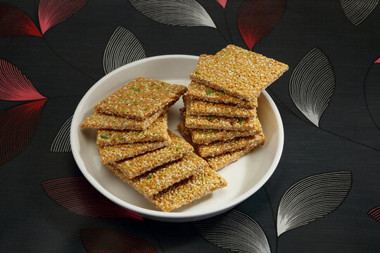 Gajak, Made with sesame seeds, jaggery