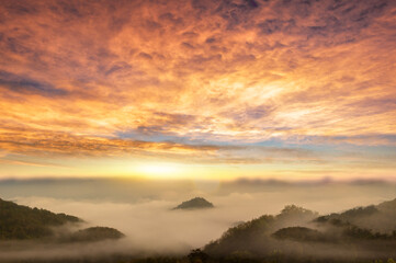 Fototapeta na wymiar Landscape of Mountain views and Sunrise background