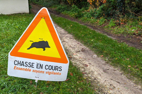 chasse en cours french sign text on panel means Warning signs Caution hunting in progress