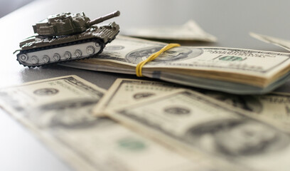 toy tank on the background of dollar bills - obrazy, fototapety, plakaty