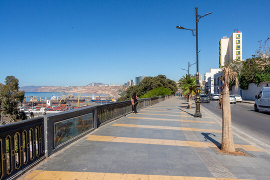 Oran, Algeria : Promenade Ibn Badis (or promenade de L&eacute;tang), Oran, Algeria.