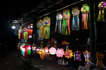 Naklejka premium Mumbai , India - 7 November 2023, Kandil paper lanterns are hung for sale during Diwali festival at malad west Mumbai India