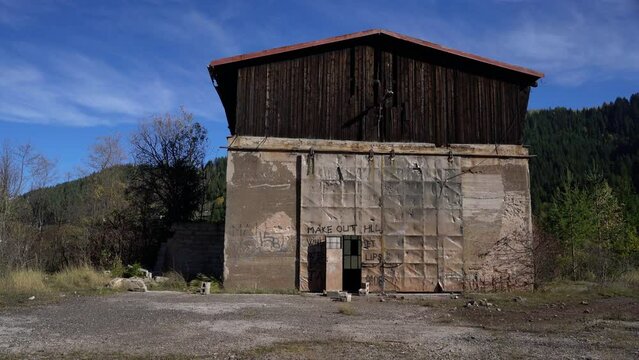 Original name(s): An old industrial abandoned building - (4K)