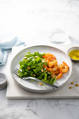 Leaf salad with shrimps and peanut