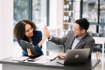 Those who work hard, win in the conference room new startup project.
