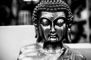 Statue visage du bouddha en bronze - Symbole de paix et sérénité	